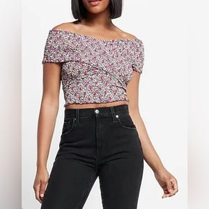 ‼️NWT‼️Floral Express Crop Top🌸🌸